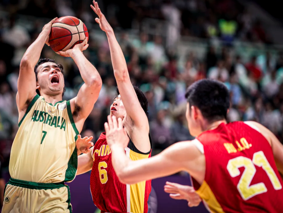 抢断, 很早给澳大, 终于在篮下